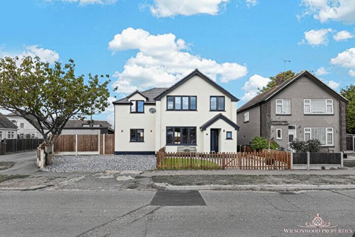 5 Bedroom Detached House For Sale In South Parade, Canvey Island, SS8
