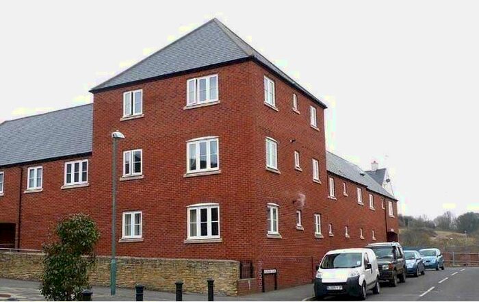 2 Bedroom Flat To Rent In Pedersen Close, Dursley, GL11