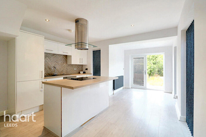 3 Bedroom Semi-Detached House For Sale In Tong Road, Leeds, LS12