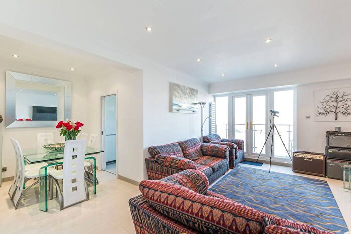 2 Bedroom Flat To Rent In Nine Elms Lane, Vauxhall, London, SW8