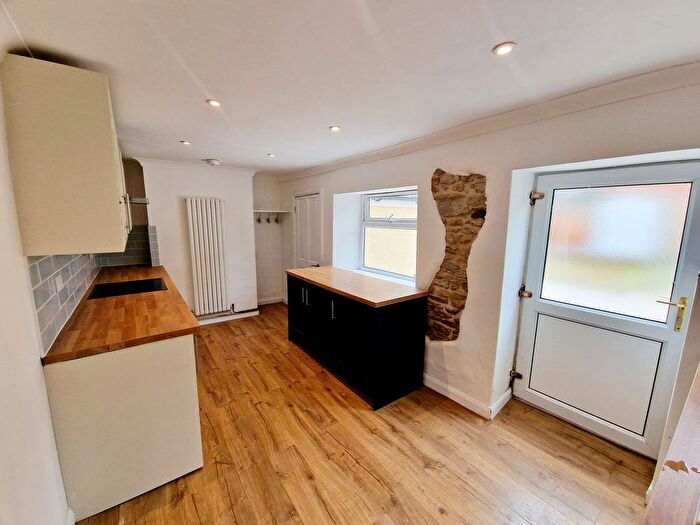 3 Bedroom End Of Terrace House To Rent In Oundle Road, Peterborough, PE2