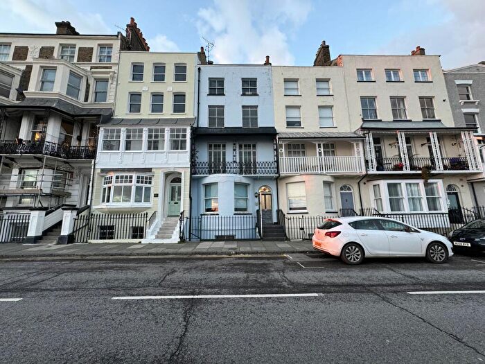 2 Bedroom Flat To Rent In Paragon, Ramsgate, CT11