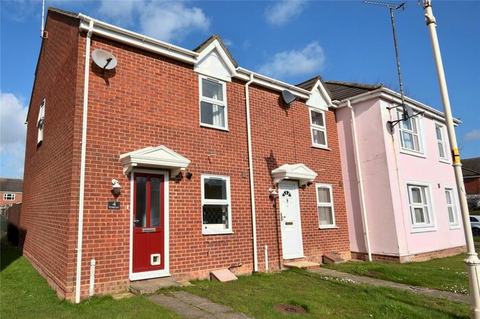 2 Bedroom End Of Terrace House To Rent In Stonechat, Aylesbury, Buckinghamshire HP19