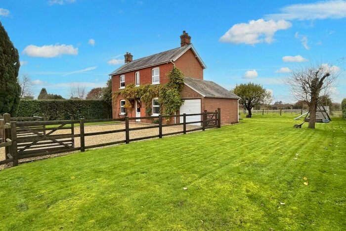 3 Bedroom Detached House For Sale In Hale, SP6