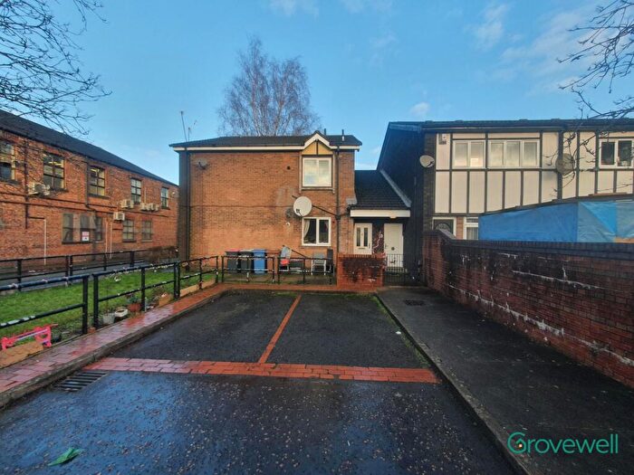 2 Bedroom Flat To Rent In Betula Grove, Salford, M7