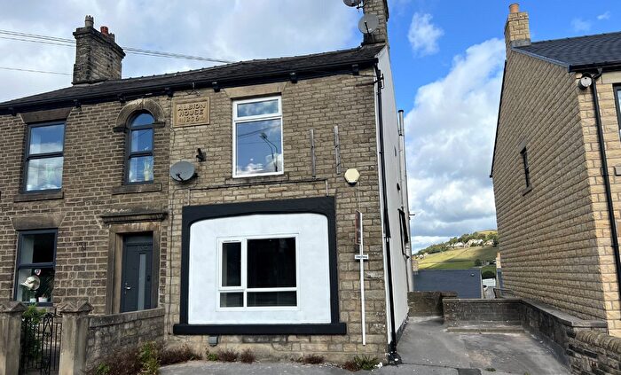 3 Bedroom Property To Rent In Albion Road, High Peak, SK22
