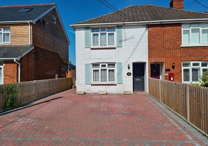 3 Bedroom Semi-Detached House For Sale In Wood Road, Ashurst, SO40