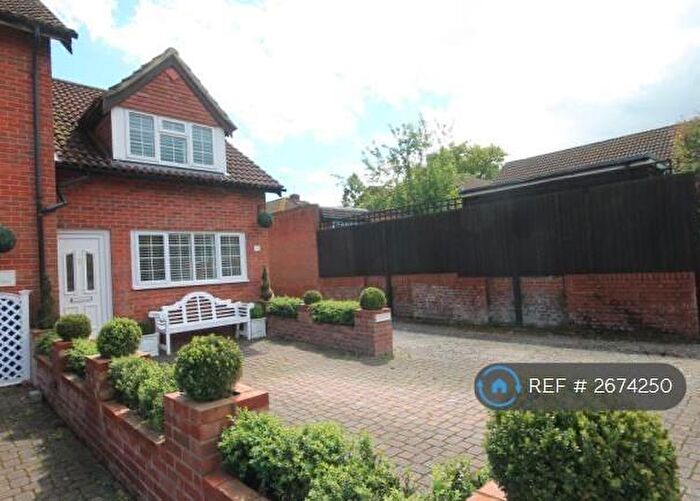 2 Bedroom End Of Terrace House To Rent In The Avenue, Liphook, GU30