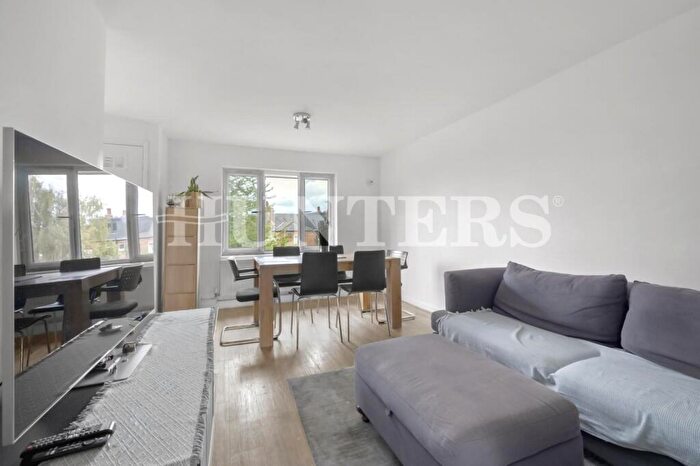 2 Bedroom Maisonette For Sale In Park View Road, London, N17