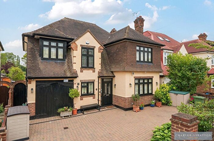 4 Bedroom Detached House For Sale In Links Avenue, Gidea Park, RM2