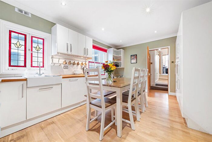 2 Bedroom Maisonette For Sale In Tremaine Road, Penge, London, SE20