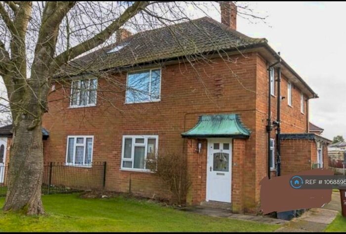 1 Bedroom Flat To Rent In Queenshill Road, Leeds, LS17