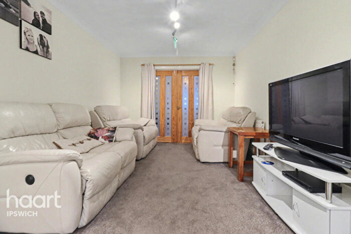 3 Bedroom Semi-Detached House For Sale In Humber Doucy Lane, Ipswich, IP4