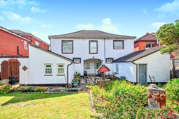 2 Bedroom Flat To Rent In Lodge Road, Southampton, Hampshire, SO14