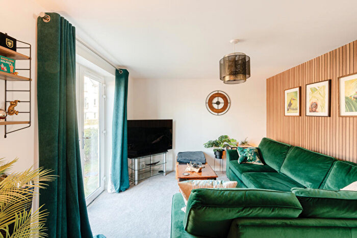 2 Bedroom Flat For Sale In Goosefoot Road, Lyde Green, BS16