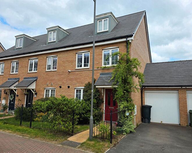 3 Bedroom End Terrace House For Sale In Conference Road, Aylesbury, HP18