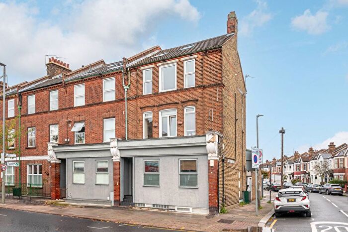1 Bedroom Flat To Rent In Garratt Lane, Earlsfield, London, SW17