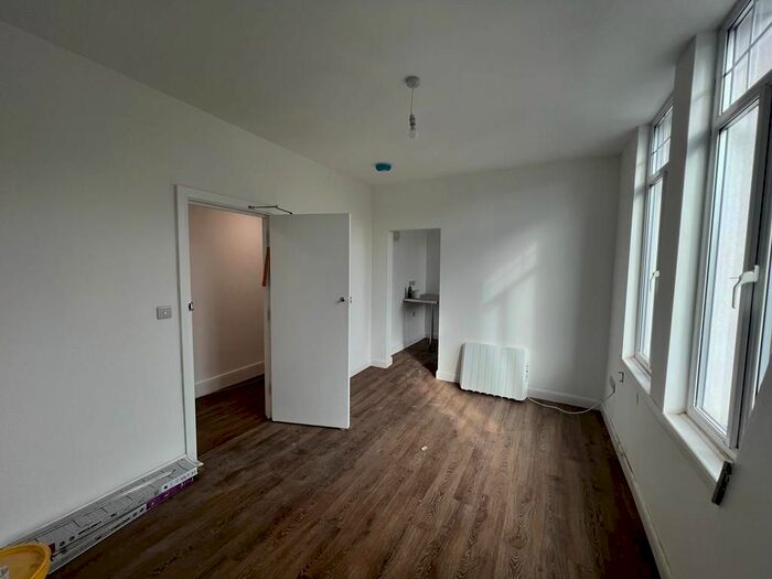 Studio To Rent In Stirling Road, Edgbaston, Birmingham, B16