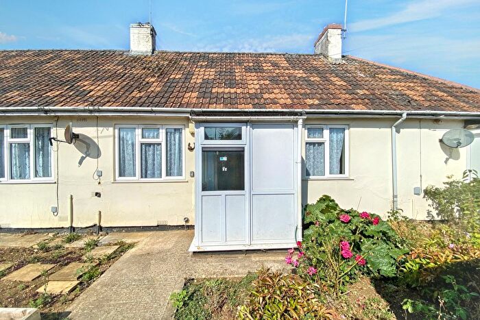 1 Bedroom Bungalow For Sale In Woodlands Bungalows, Chippenham, SN14