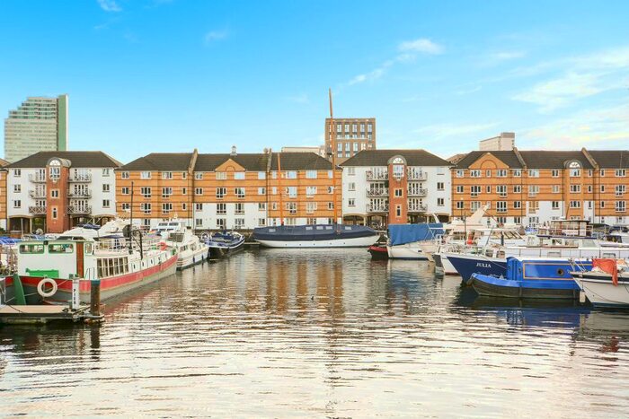 2 Bedroom Flat To Rent In Dunnage Crescent, London, SE16