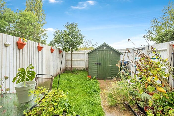 3 Bedroom End Of Terrace House For Sale In Sher Afzal Close, Oxford, OX4