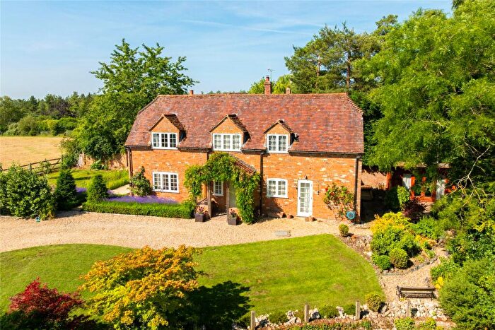 4 Bedroom House For Sale In Bishopstone Road, Stone, Aylesbury, Buckinghamshire, HP17
