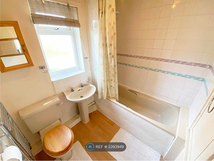 1 Bedroom Maisonette To Rent In Sunbury Grove, Huddersfield, HD5