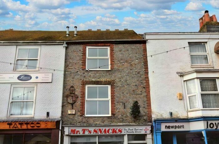 2 Bedroom Flat To Rent In St James Street, Newport, PO30