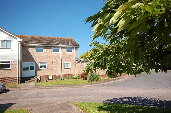 2 Bedroom Flat To Rent In Riverdale Close, Seaton, EX12