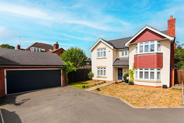 4 Bedroom Detached House For Sale In Belle Vue Close, Kettering, NN15