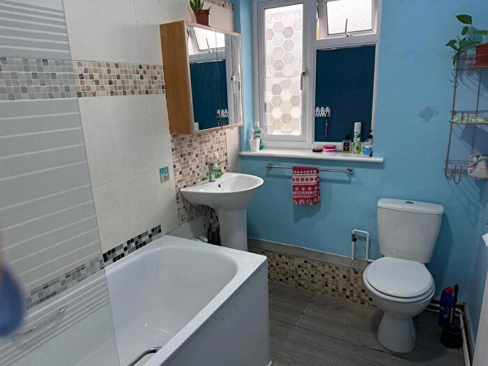 2 Bedroom Apartment To Rent In Monarch Parade, London Road, Mitcham, CR4