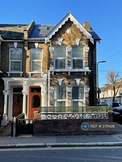 3 Bedroom Flat To Rent In High Road Leyton, London, E15