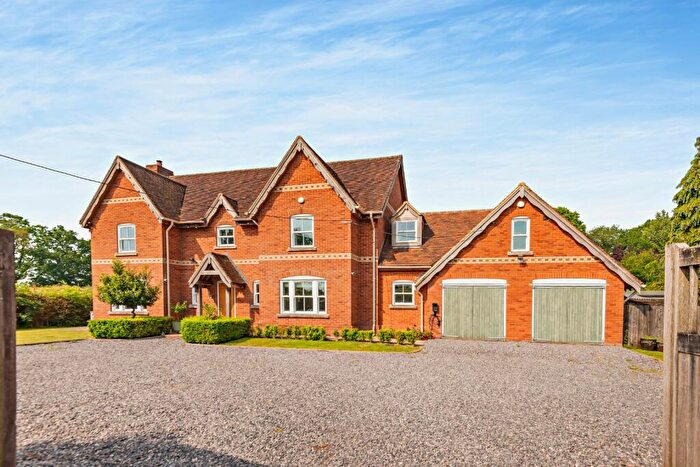5 Bedroom Detached House For Sale In Tutts Clump, Reading, Berkshire, RG7