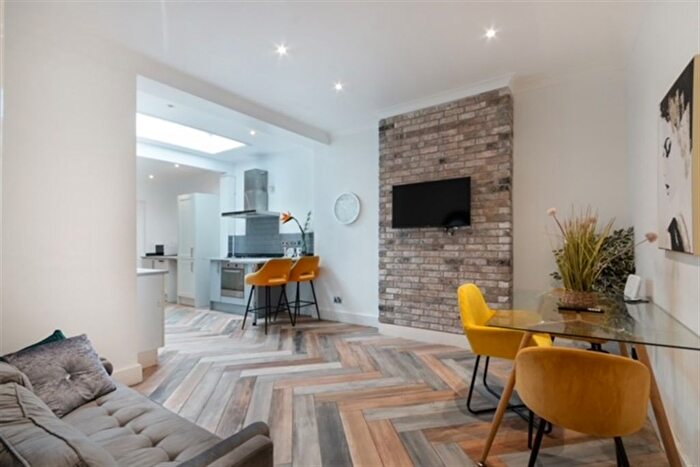 3 Bedroom Flat To Rent In Cobden Road, South Norwood, SE25