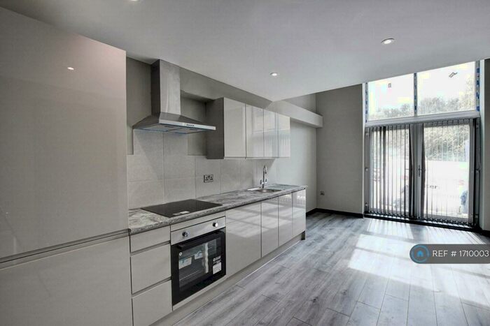 1 Bedroom Flat To Rent In Trinity Apartments, Leeds, LS13