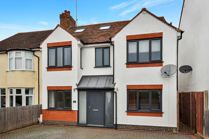 4 Bedroom Semi-Detached House To Rent In Kingsway, Kingsthorpe, Northampton, NN2