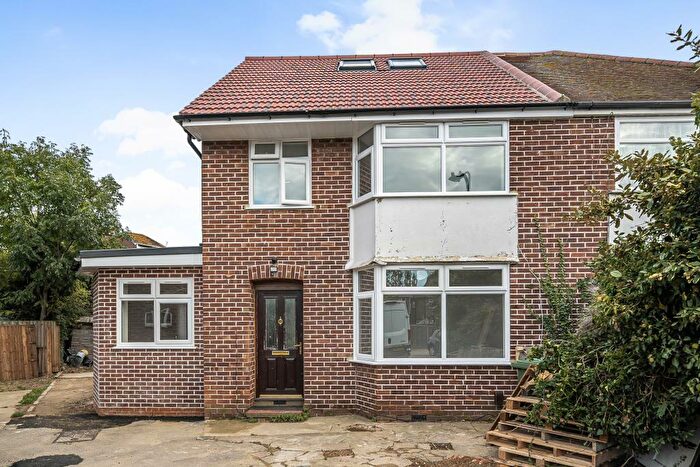 6 Bedroom Semi-Detached House To Rent In Edgware, Middlesex, HA8