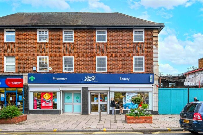 3 Bedroom Flat To Rent In Old Church Road, London E4