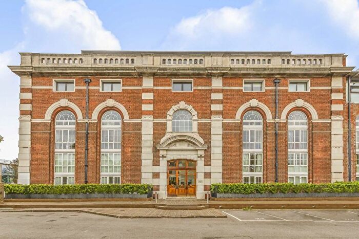 2 Bedroom Flat To Rent In Great West Road, Hammersmith, W6