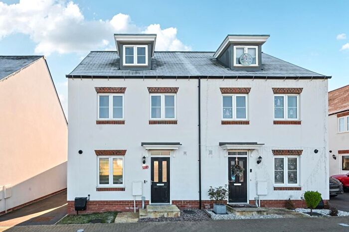 4 Bedroom Semi Detached House For Sale In Chester Road, Kingsmere, Bicester, OX26