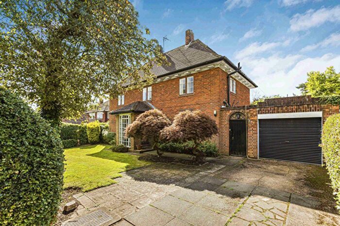 3 Bedroom Detached House For Sale In Spring Road, Harpenden, AL5