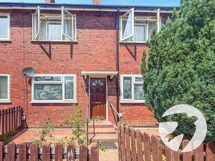 2 Bedroom Maisonette For Sale In Kingsground, London, SE9