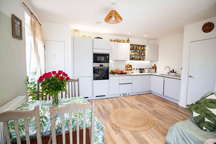 2 Bedroom Flat For Sale In Caxton Road, Frome, BA11