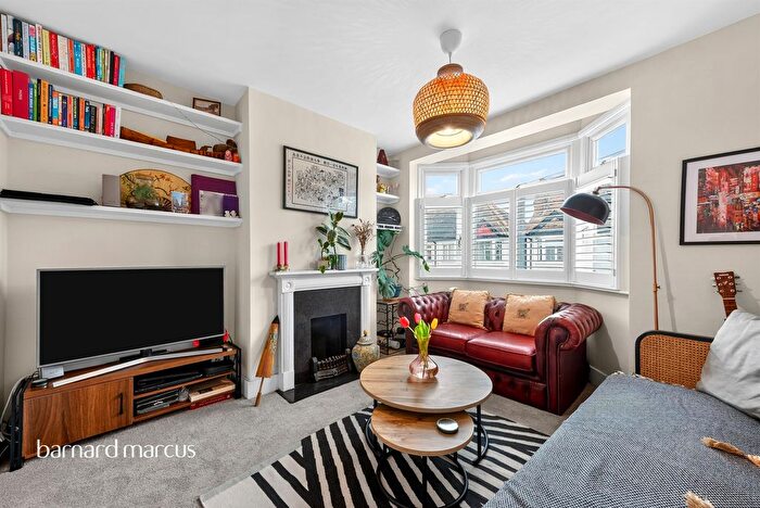 2 Bedroom Flat For Sale In Kimble Road, London, SW19