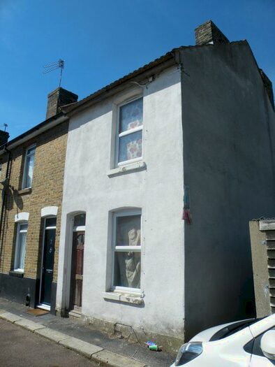 2 Bedroom End Of Terrace House To Rent In Jubilee Terrace, Gillingham, ME7