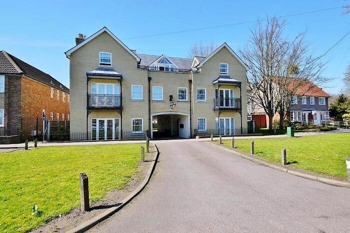 2 Bedroom Flat To Rent In The Green, - Seven Arches Road, Brentwood, CM14