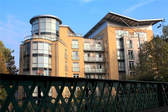 2 Bedroom Flat To Rent In The Meridian, Kenavon Drive, Reading, Berkshire, RG1