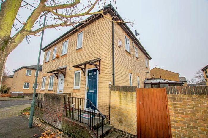 2 Bedroom End Of Terrace House To Rent In Camelot Close, West Thamesmead, London, SE28