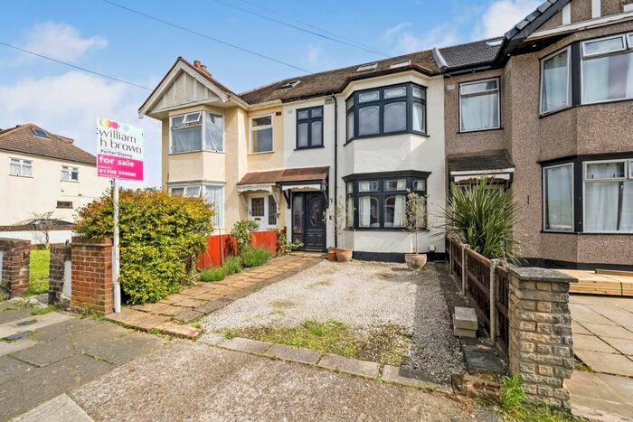 4 Bedroom Terraced House For Sale In Eastwood Drive, Rainham, RM13