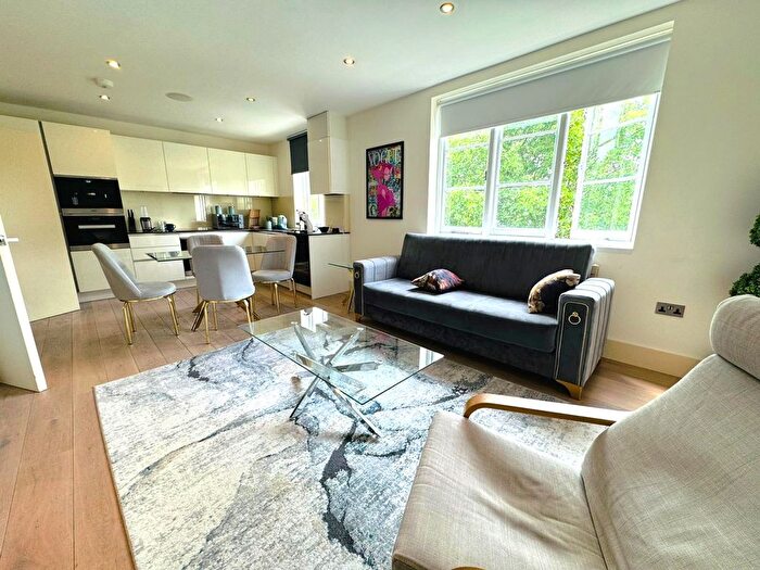 3 Bedroom Flat For Sale In Westbourne Terrace, London, W2